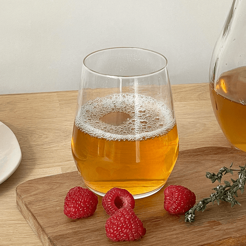 Recette de thé glacé pêche et framboise avec un peu de miel - Les Jardins de l'Hermitage
